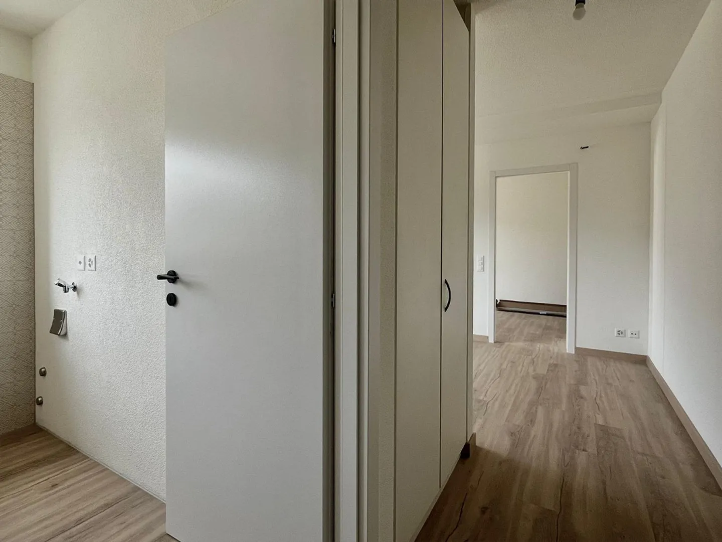 LAMONE - FOR RENT BRIGHT 2.5 ROOMS RENOVATED - Photo 9 of 9