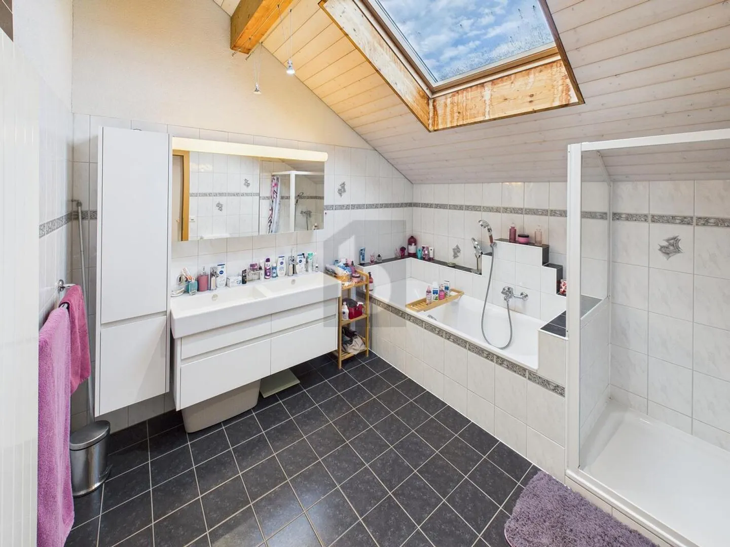 Familienhaus mit sonnigem Garten - Foto 5 von 6