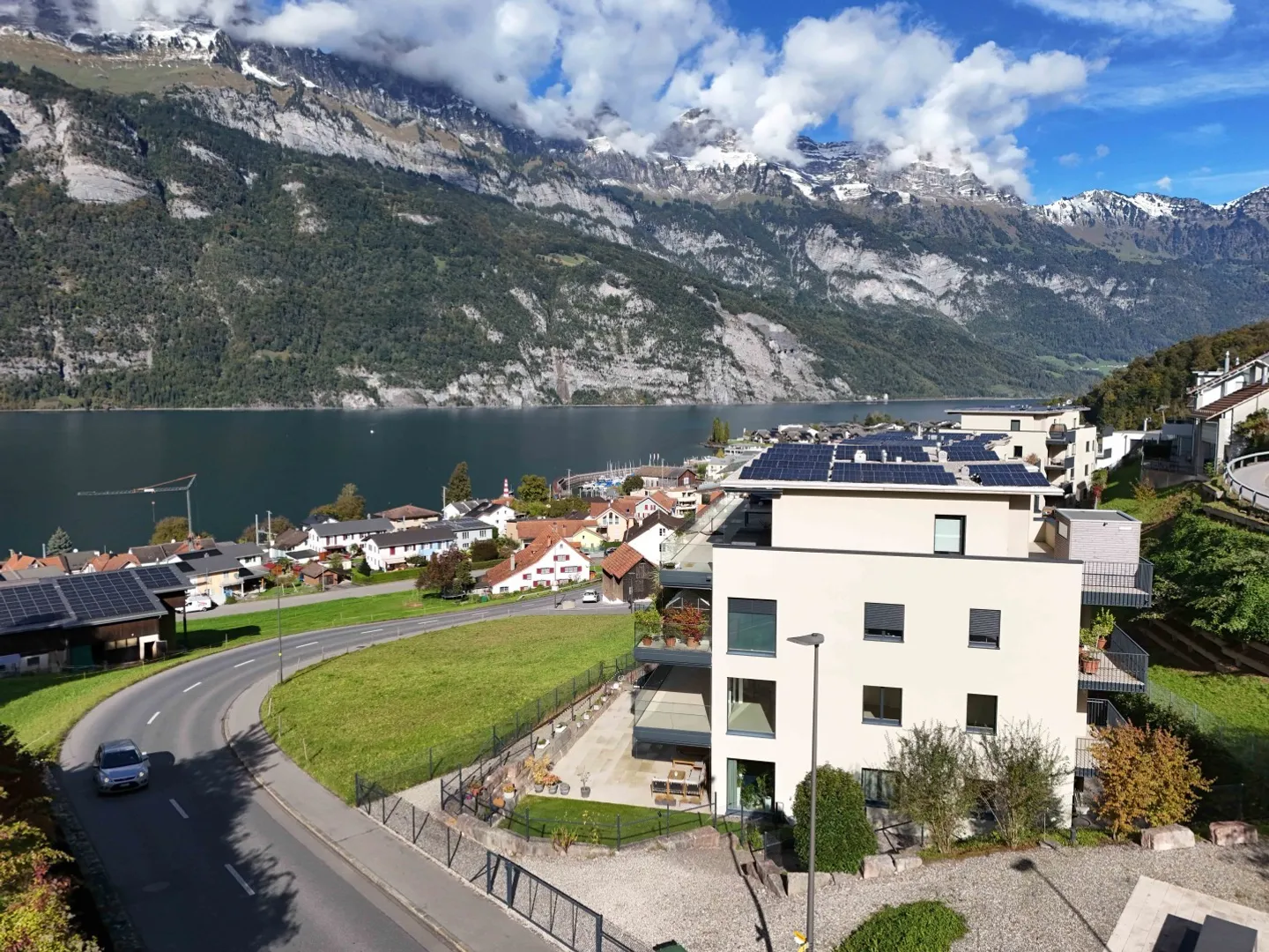 Vivere esclusivo con vista da sogno sul lago e sulla montagna - Foto 1 di 12