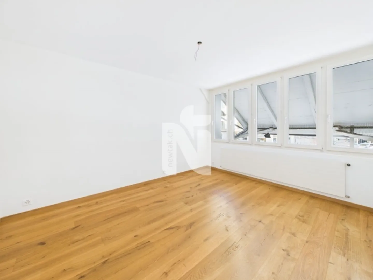 Helle und grosszügige 5.5-Zimmer-Wohnung am Löwenkreisel mit Balkon, Waschturm und 2 Badezimmern - Foto 5 von 12