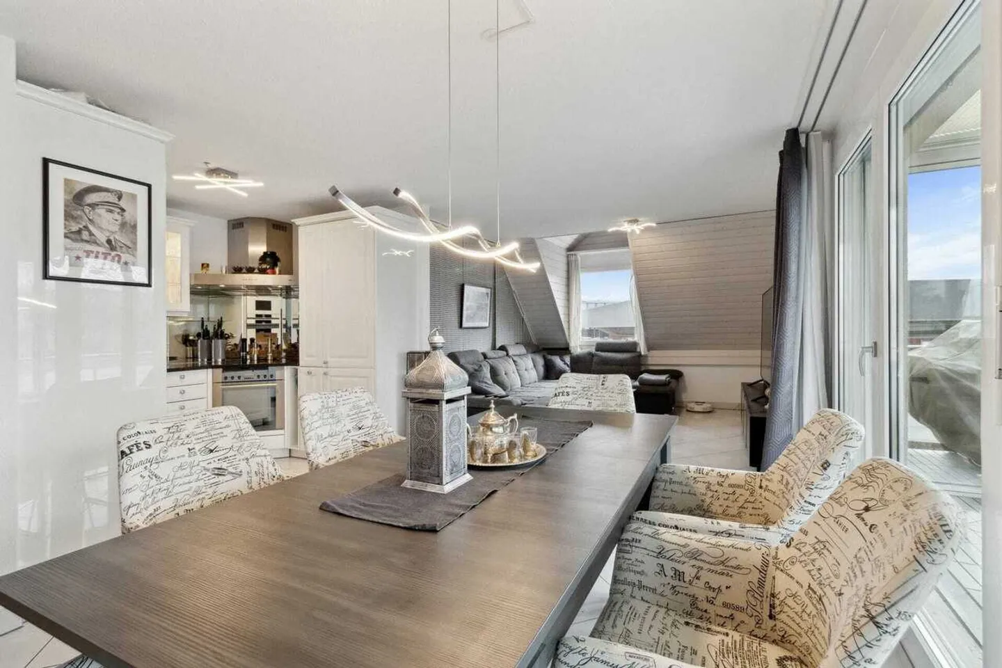 Appartamento esclusivo di 3,5 stanze vicino a Zurigo – moderno e stiloso - Foto 1 di 13