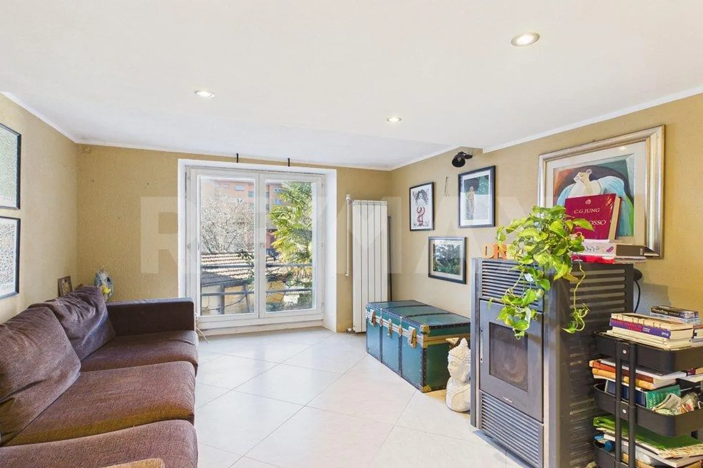 Charming Single Family Home - Photo 4 of 13