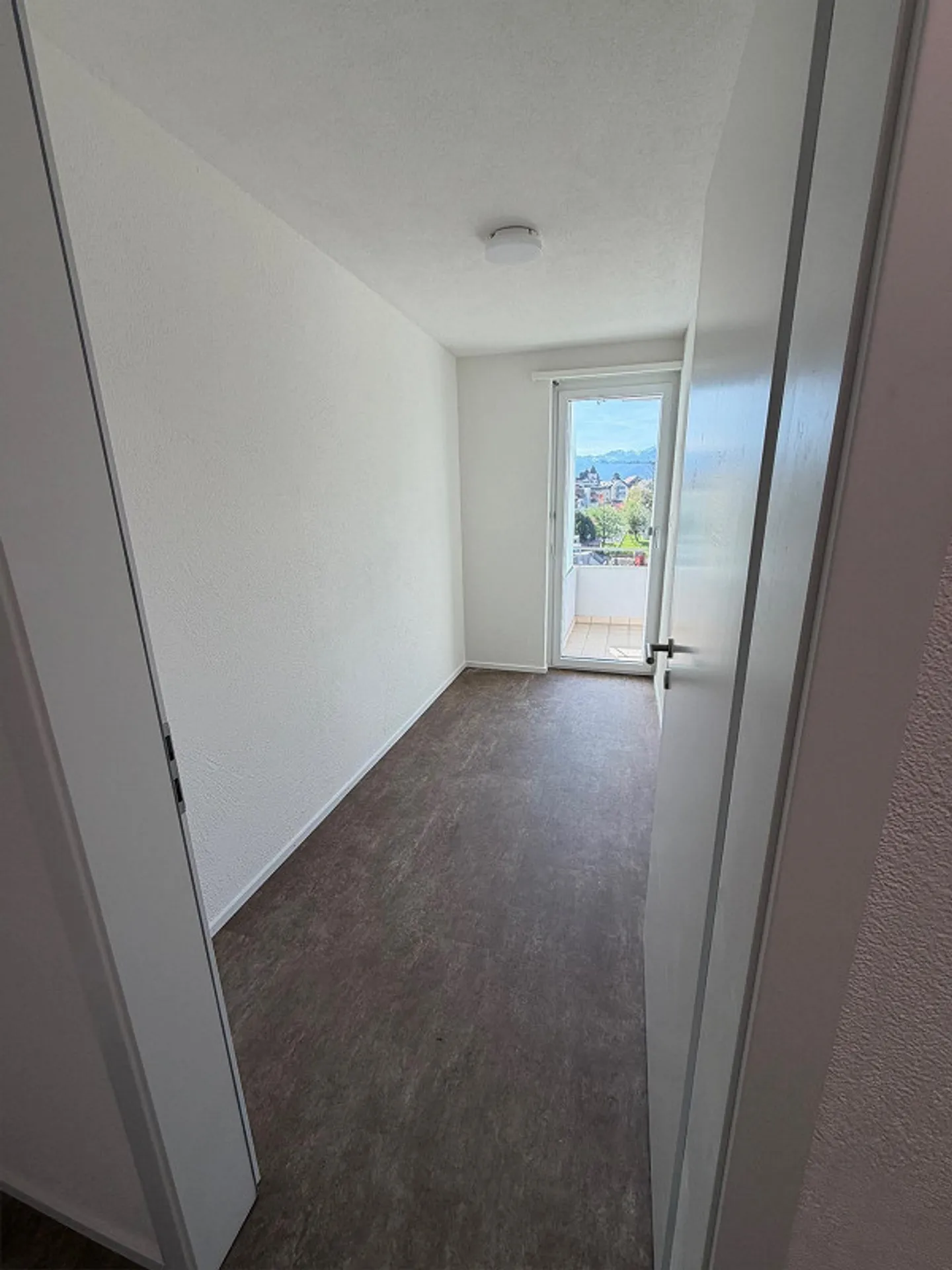 Appartamento 2 locali appena ristrutturato in una posizione tranquilla a Sargans - Foto 3 di 5