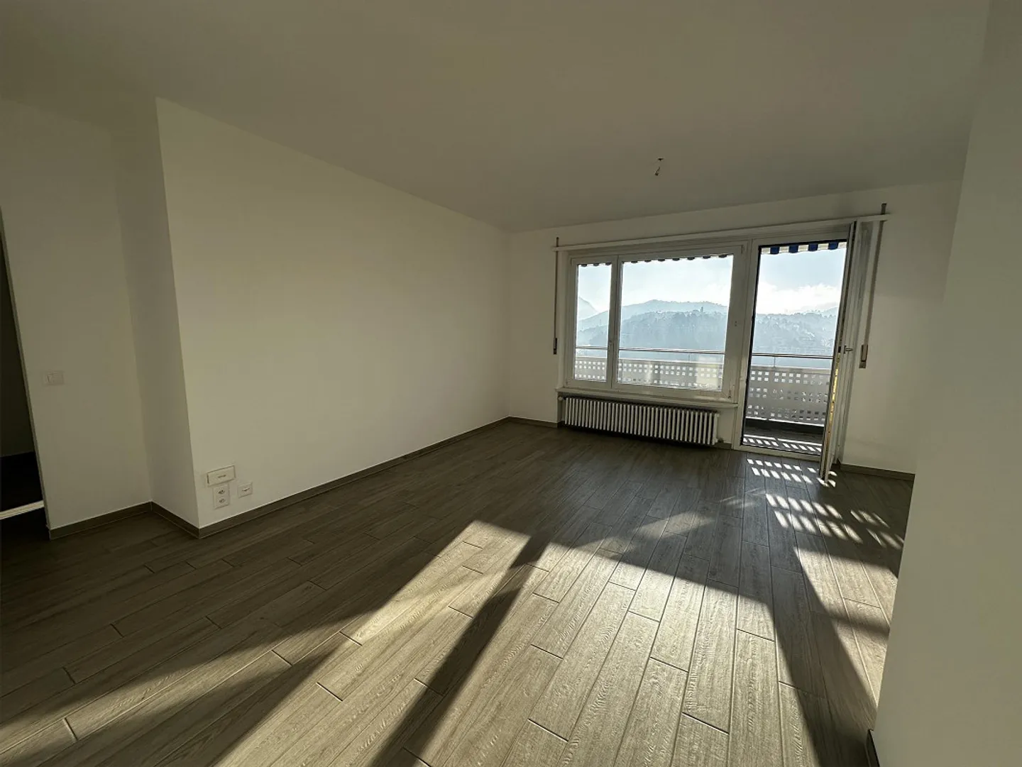 Appartamento luminoso 4.5 locali - Foto 3 di 9