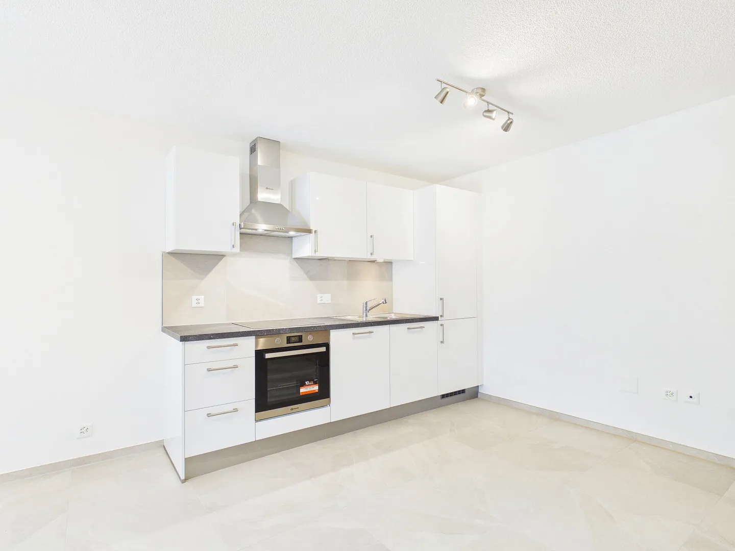 Spacious and Quiet Apartment with Balcony in Alle - Photo 13 of 19