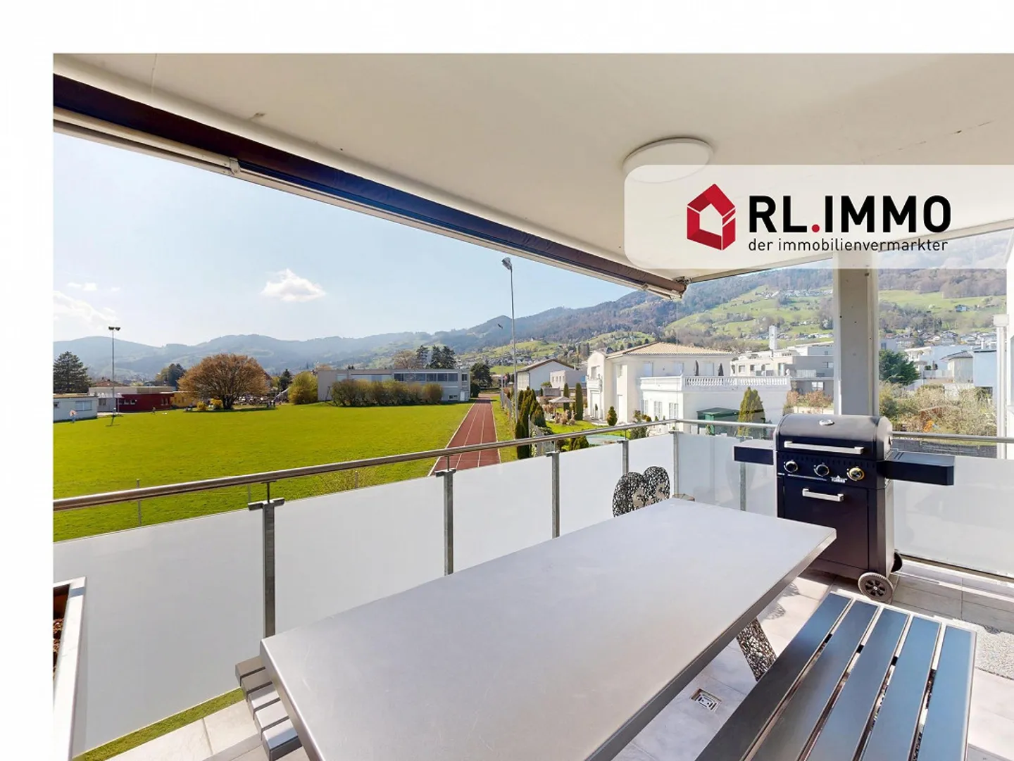 Spacious 4.5-room apartment with balcony in a quiet location - Photo 1 of 24