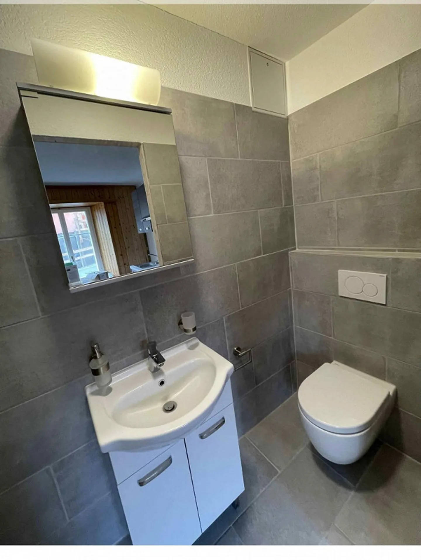 Studio - Photo 2 of 4