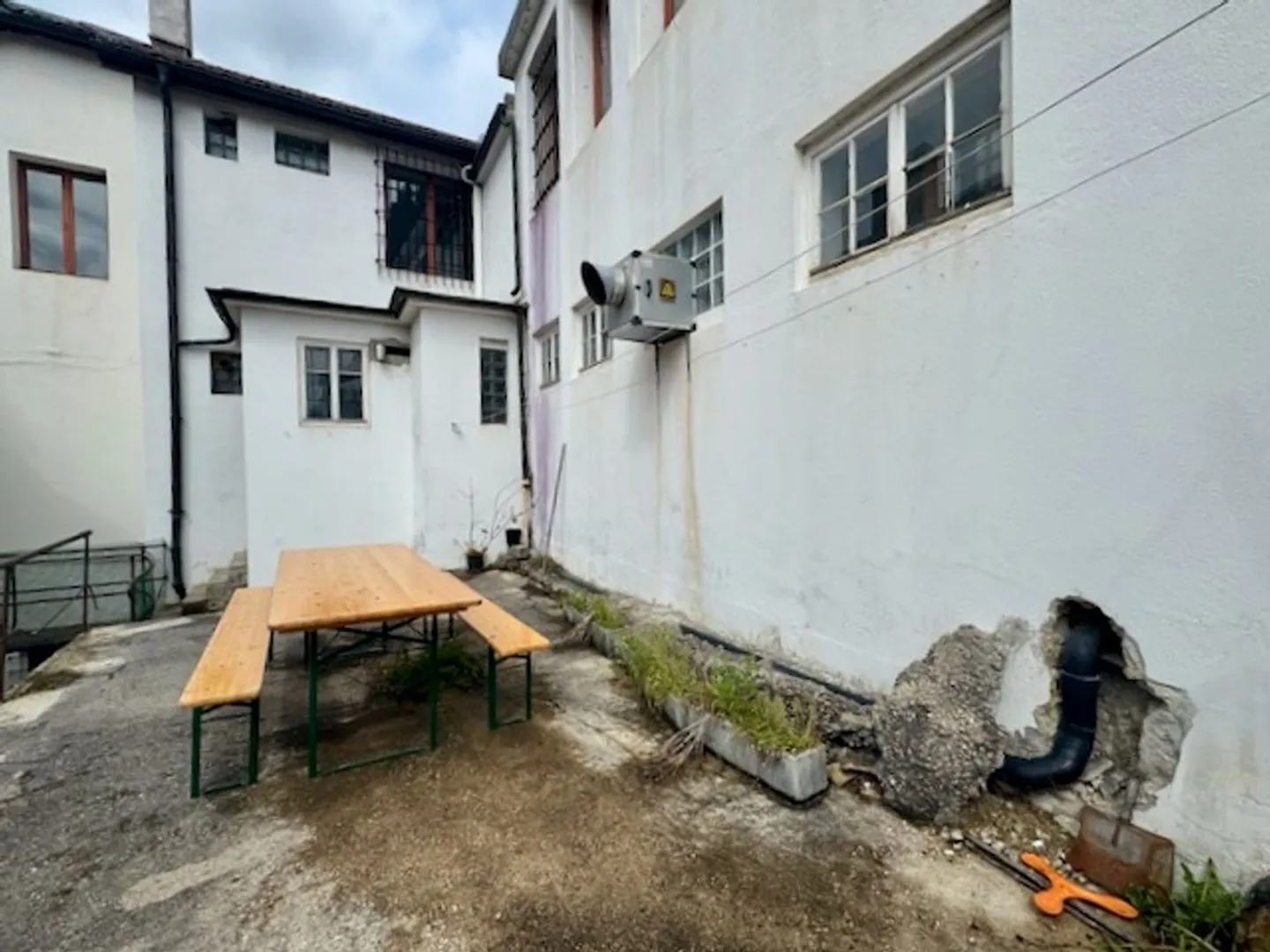 Exklusiv: Werkstatt und/oder Wohnraum! 198 m² zu renovieren mit 45 m² Terrasse - Foto 3 von 13