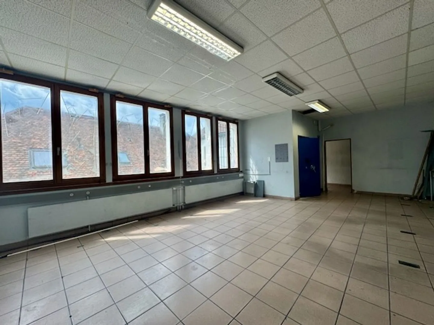 Exklusiv: Werkstatt und/oder Wohnraum! 198 m² zu renovieren mit 45 m² Terrasse - Foto 6 von 13