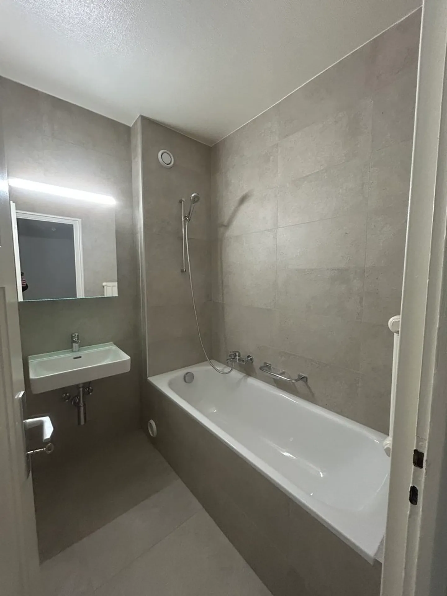 Appartamento Ristrutturato Vicino alla Stazione - Foto 6 di 11