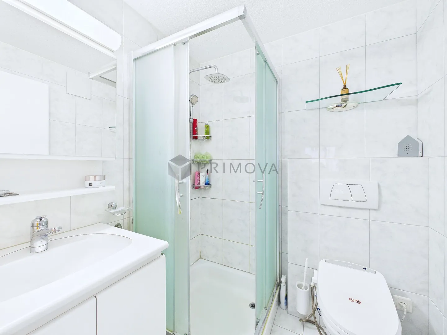 Oasis au-dessus de la mer de brouillard : Appartement ensoleillé de 5,5 pièces avec vue panoramique sur le Sihlsee. - Photo 12 sur 14