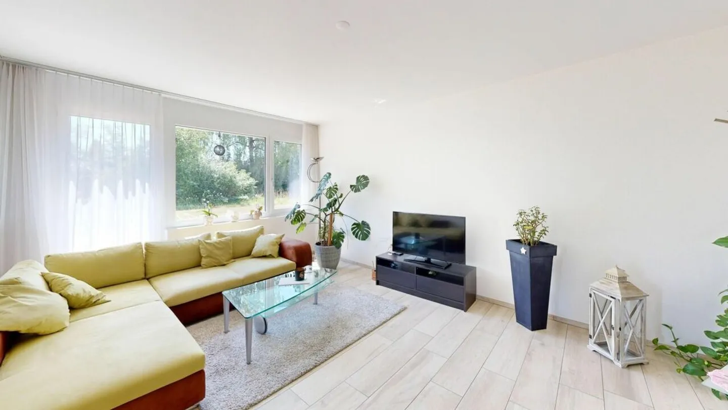 3.5-Room Garden Apartment with Exclusive 245 m² Garden and Covered Terrace - Photo 6 of 23