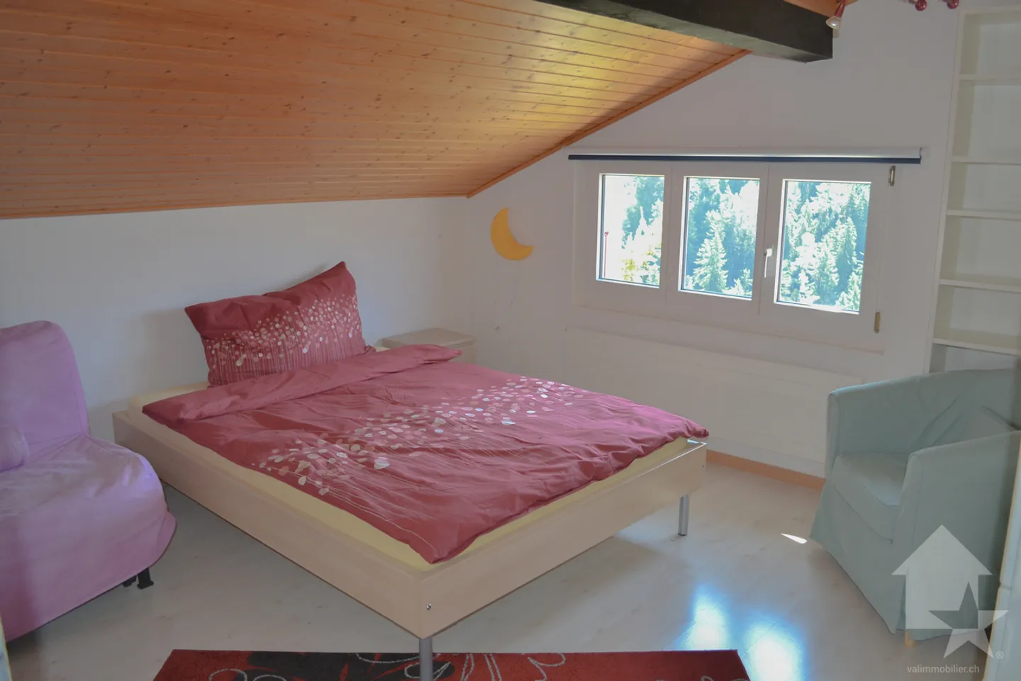 2.5-room apartment of 42 m2 in the attic with a view of the Alps - Photo 2 of 15