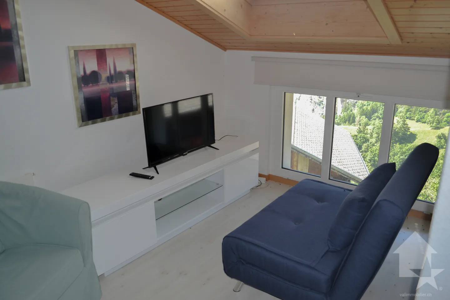 2.5-room apartment of 42 m2 in the attic with a view of the Alps - Photo 4 of 15