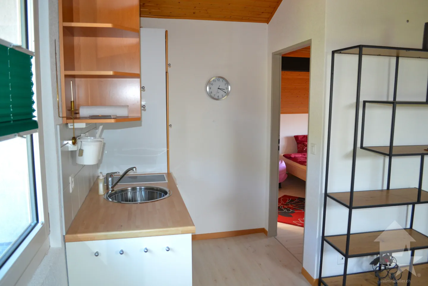 2.5-room apartment of 42 m2 in the attic with a view of the Alps - Photo 6 of 15