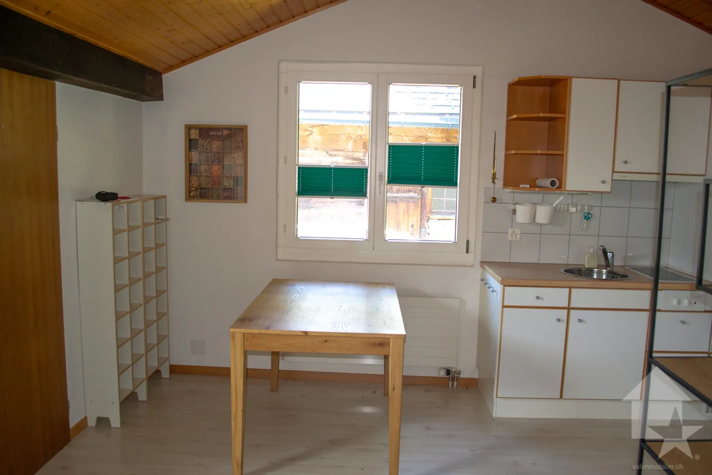 2.5-room apartment of 42 m2 in the attic with a view of the Alps - Photo 10 of 15