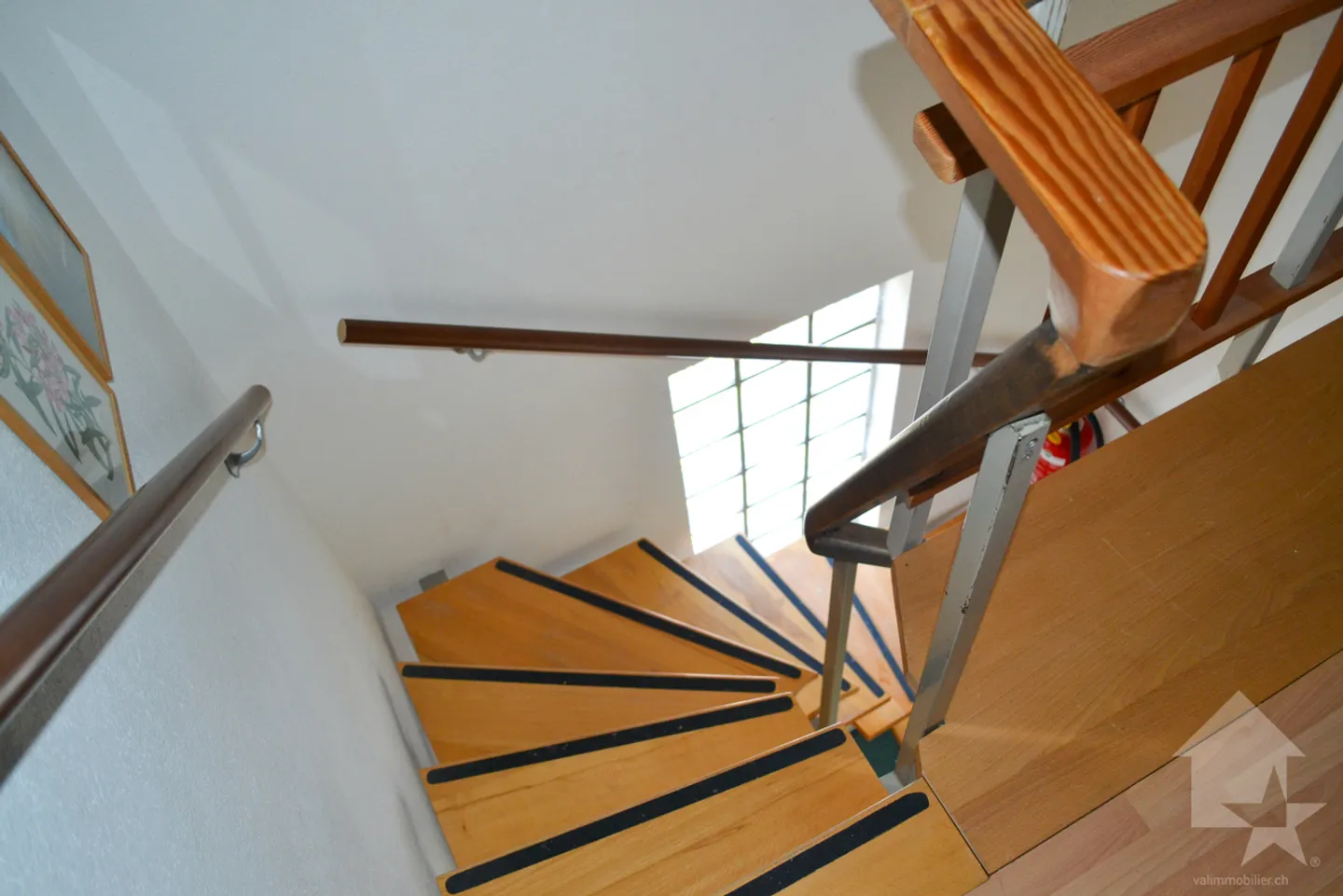 2.5-room apartment of 42 m2 in the attic with a view of the Alps - Photo 12 of 15