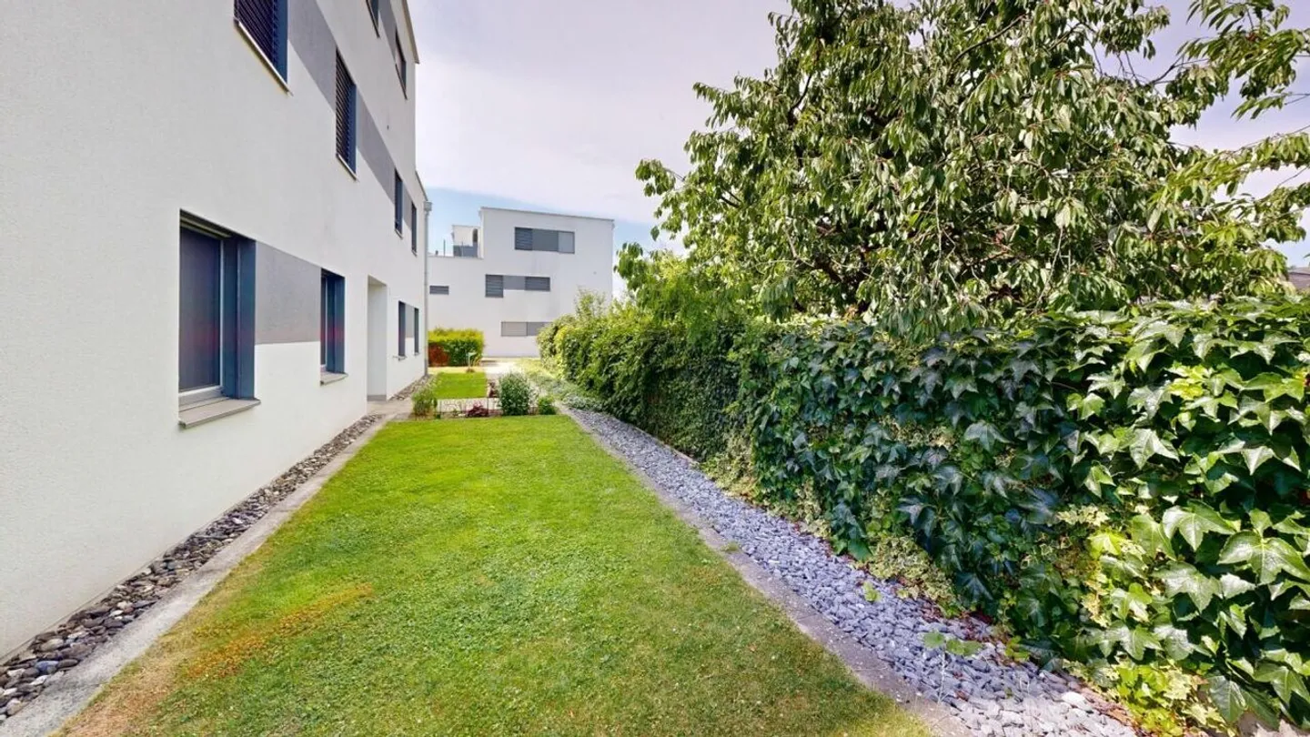 3.5-Room Garden Apartment with Exclusive 245 m² Garden and Covered Terrace - Photo 16 of 23
