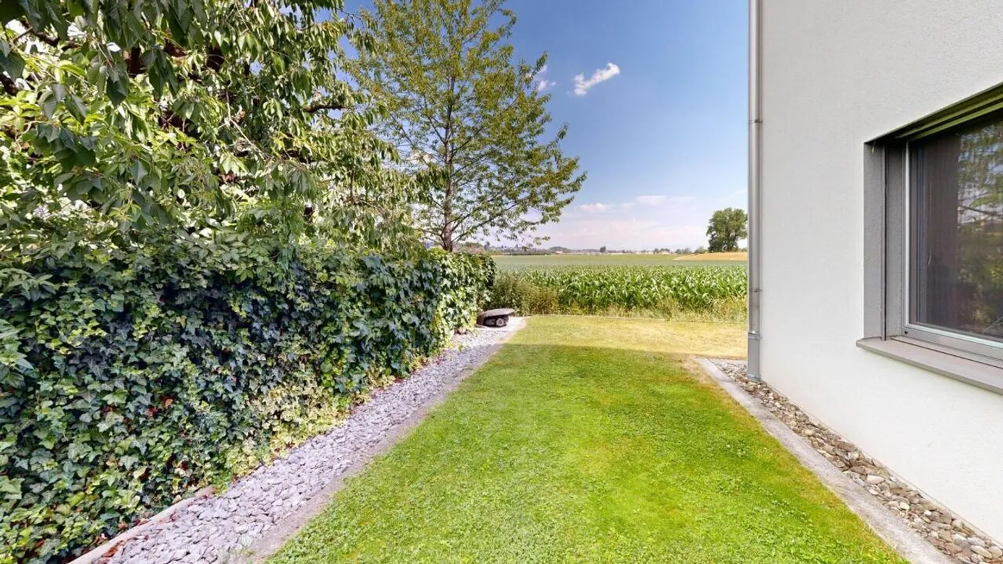 3.5-Room Garden Apartment with Exclusive 245 m² Garden and Covered Terrace - Photo 17 of 23