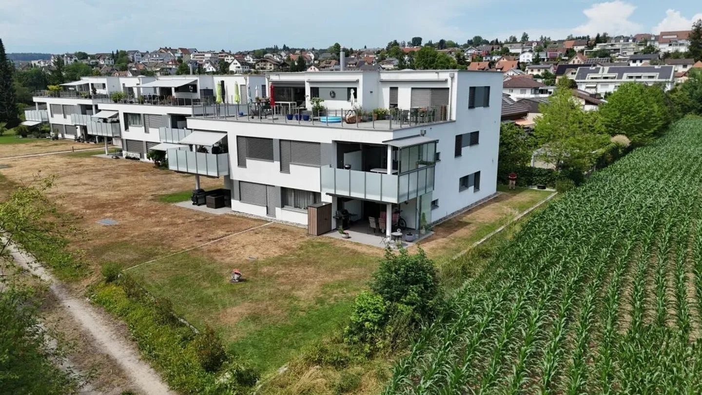 3.5-Room Garden Apartment with Exclusive 245 m² Garden and Covered Terrace - Photo 21 of 23