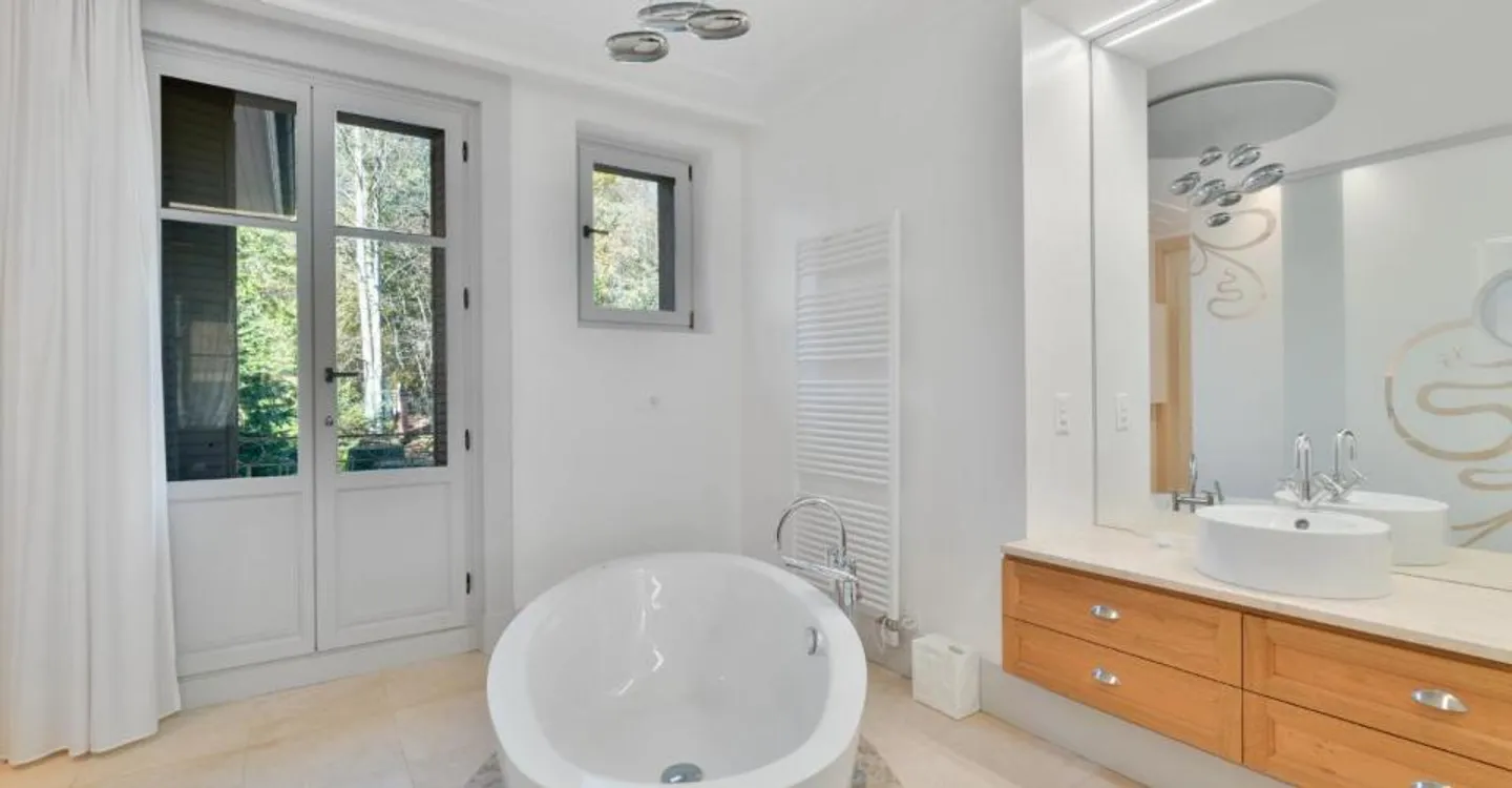 Elegante Villa mit Seeblick - Foto 12 von 13