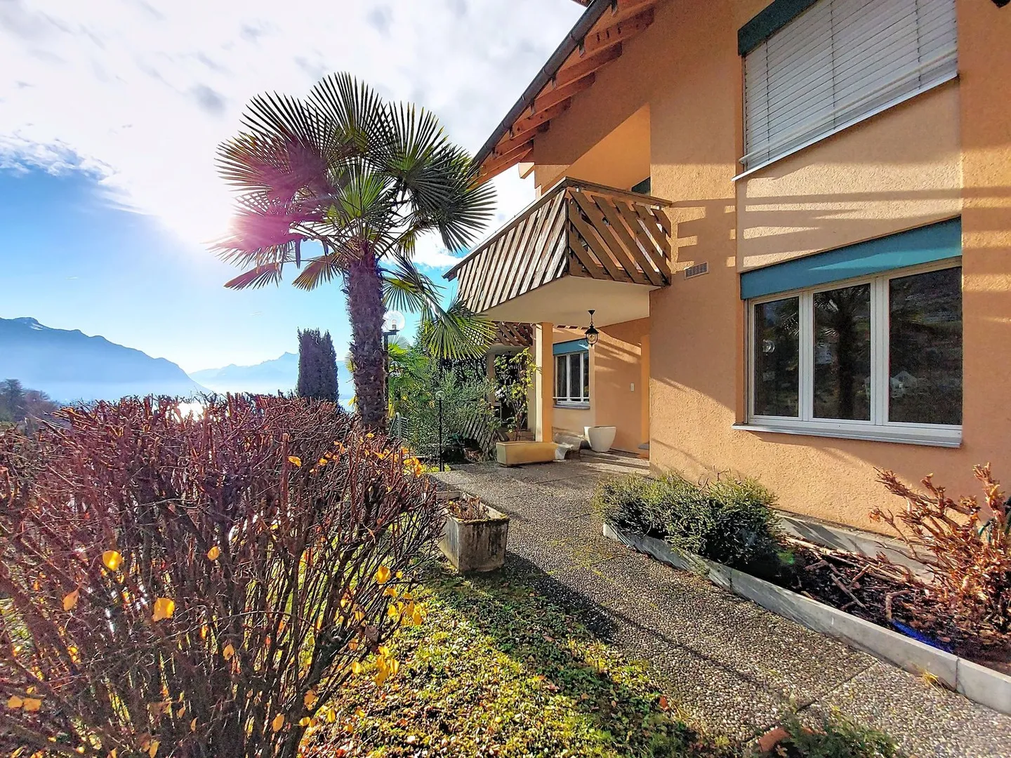 Maison de ville charmante 6.5 pièces avec grande terrasse et vue sur le lac et les montagnes - Photo 2 sur 15