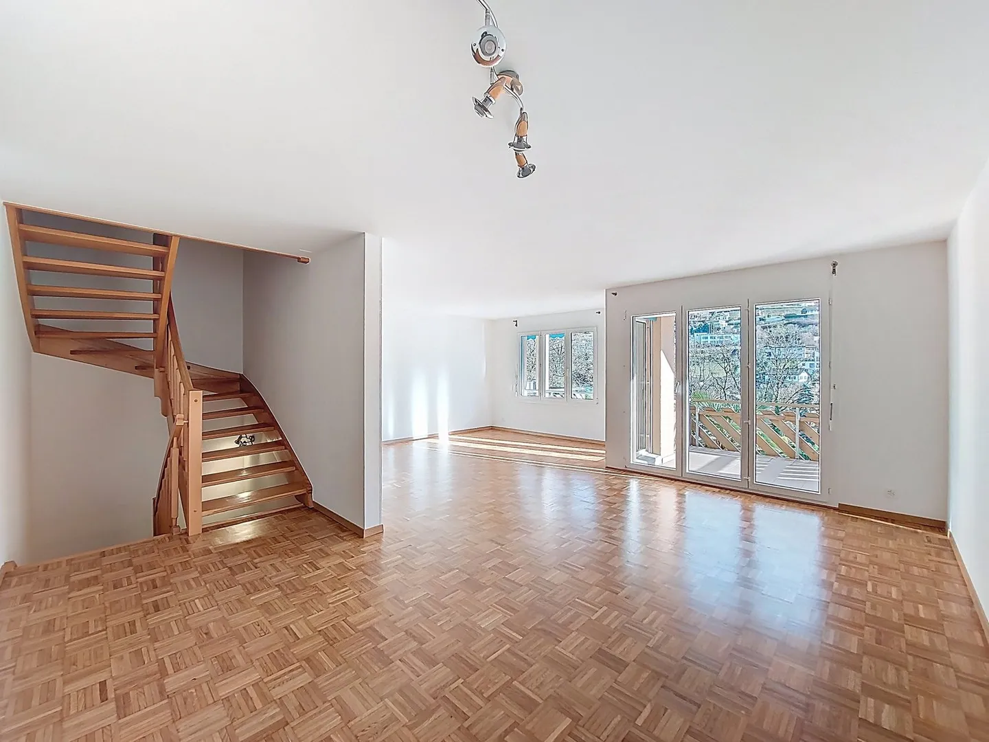 Maison de ville charmante 6.5 pièces avec grande terrasse et vue sur le lac et les montagnes - Photo 6 sur 15