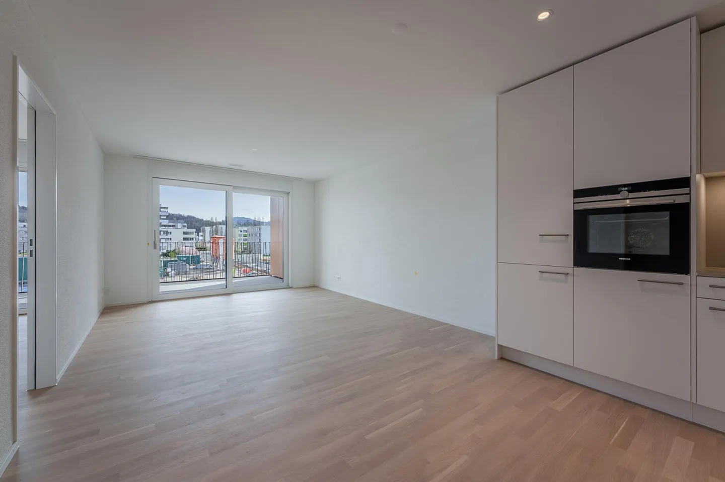 Moderne 2.5-Zimmer-Wohnung im Römerpark - Foto 1 von 3