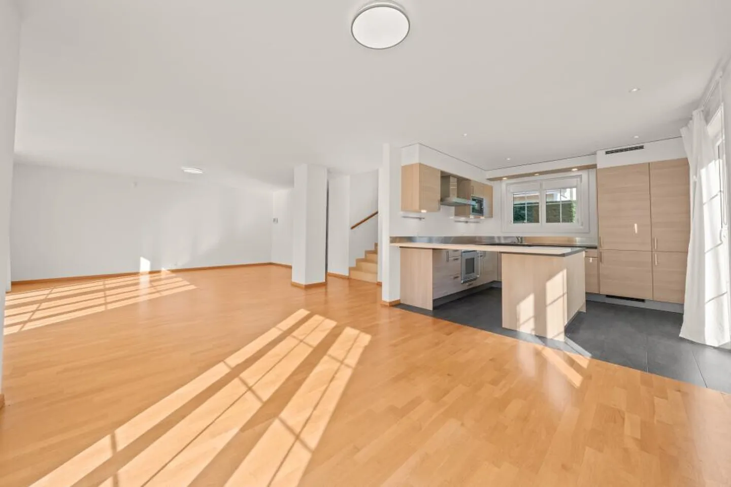 Doppelhaushälfte 7.5 Zimmer - Foto 6 von 12