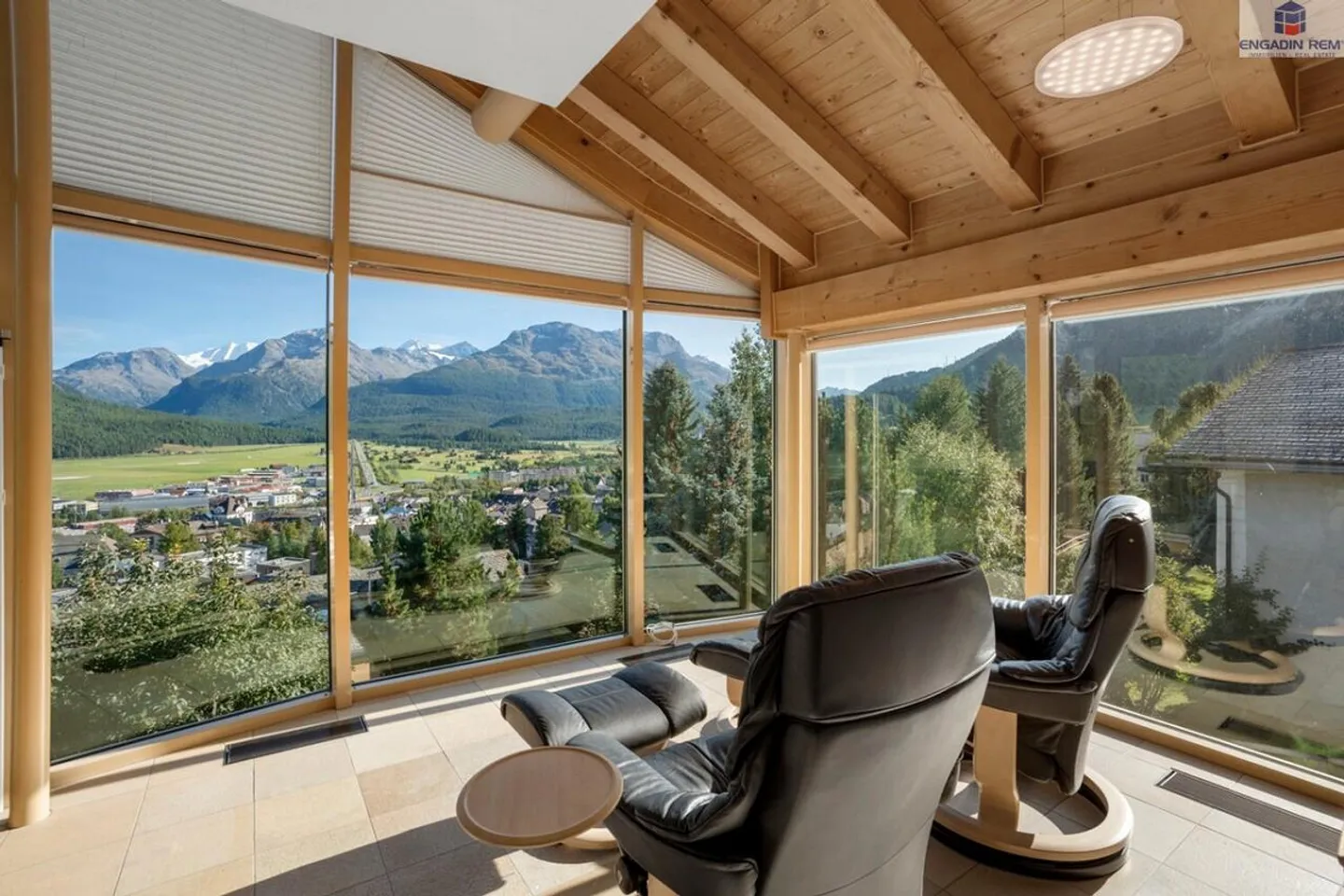 Maison individuelle avec appartement séparé dans un emplacement élevé avec vue dégagée - Photo 2 sur 6
