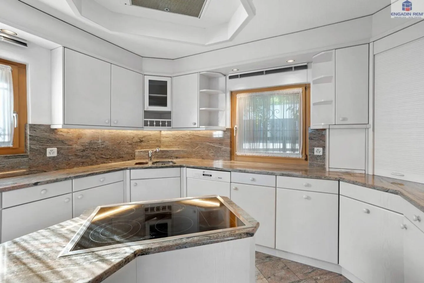 Maison individuelle avec appartement séparé dans un emplacement élevé avec vue dégagée - Photo 6 sur 6