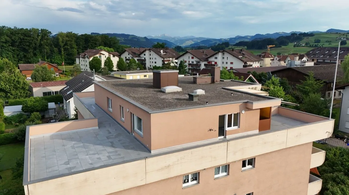 Dreamlike, completely renovated 5.5 room penthouse apartment with fireplace - Photo 1 of 17