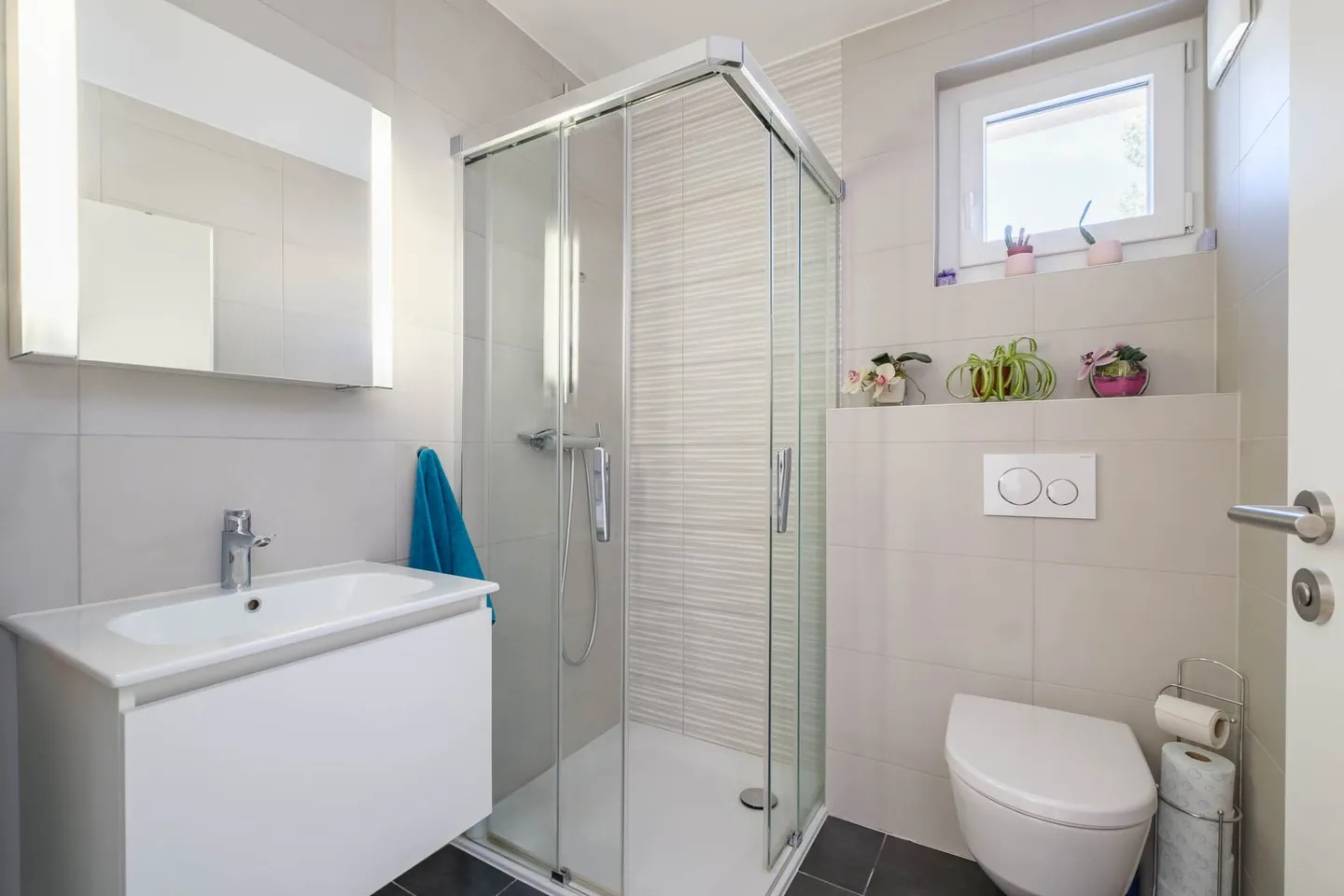 Exclusive - Bright semi-detached villa in a quiet area - Photo 8 of 12