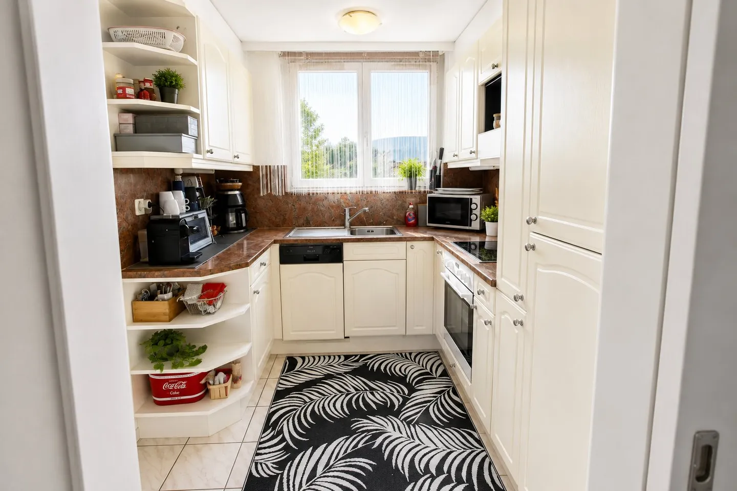 Charming Duplex with Garden - Photo 2 of 7