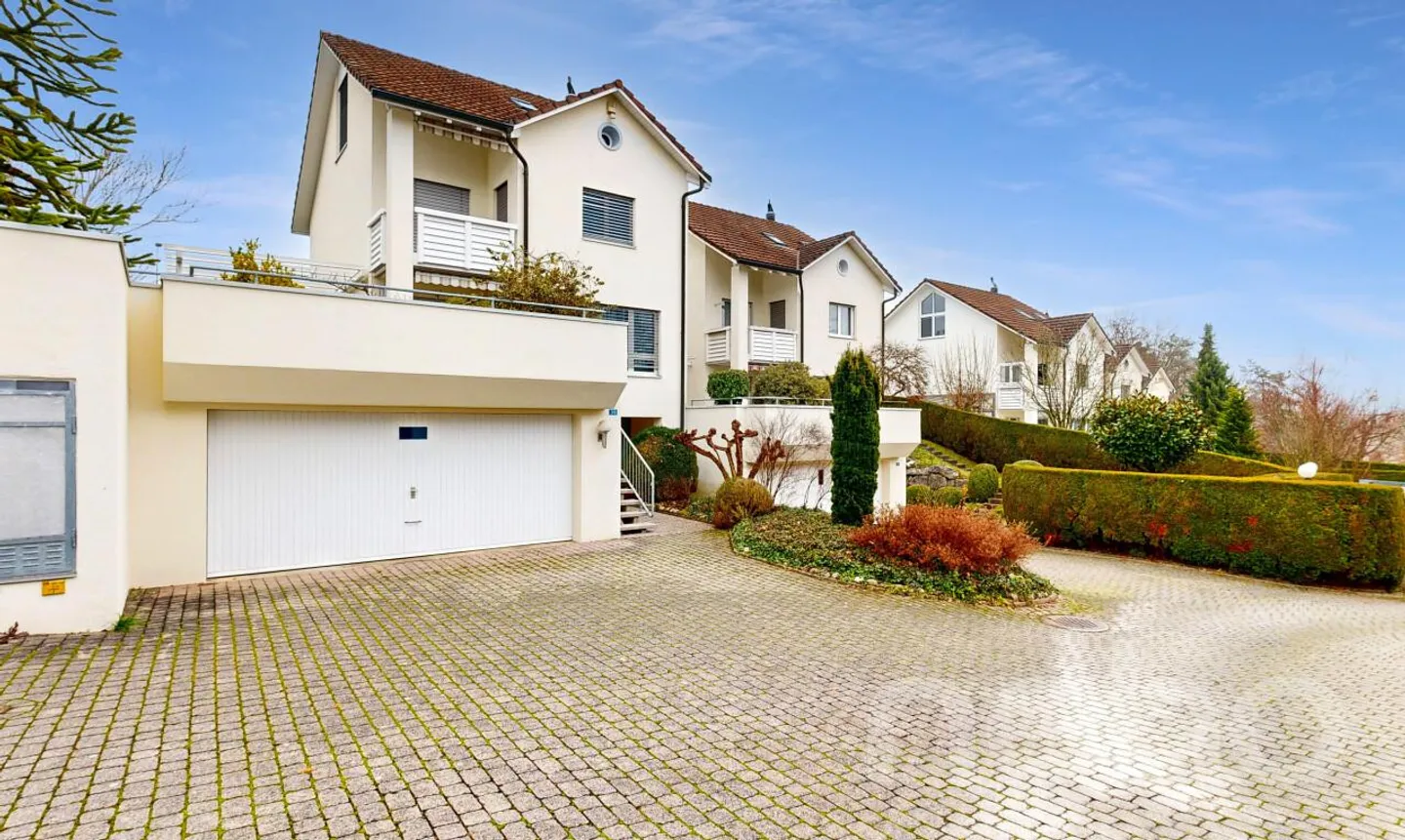 Maison spacieuse avec jardin, double garage et zone de 30 km/h - Photo 1 sur 11