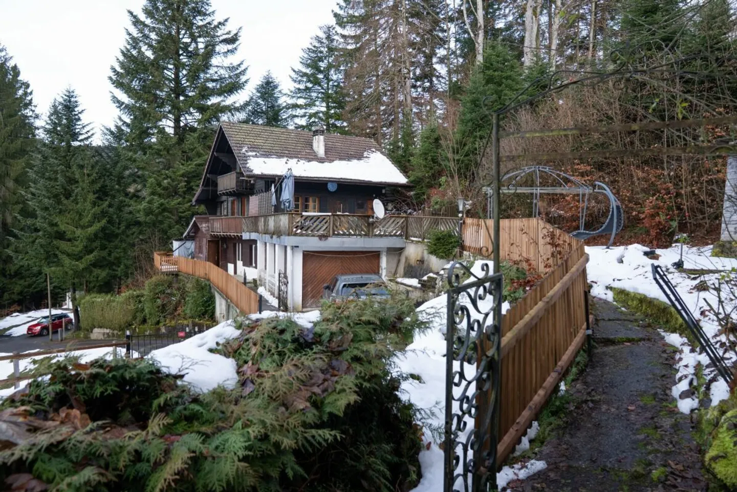 Very beautiful chalet on the edge of the forest in Paccots! - Photo 4 of 10