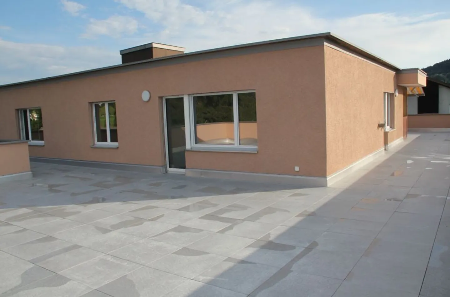 Dreamlike, completely renovated 5.5 room penthouse apartment with fireplace - Photo 12 of 17