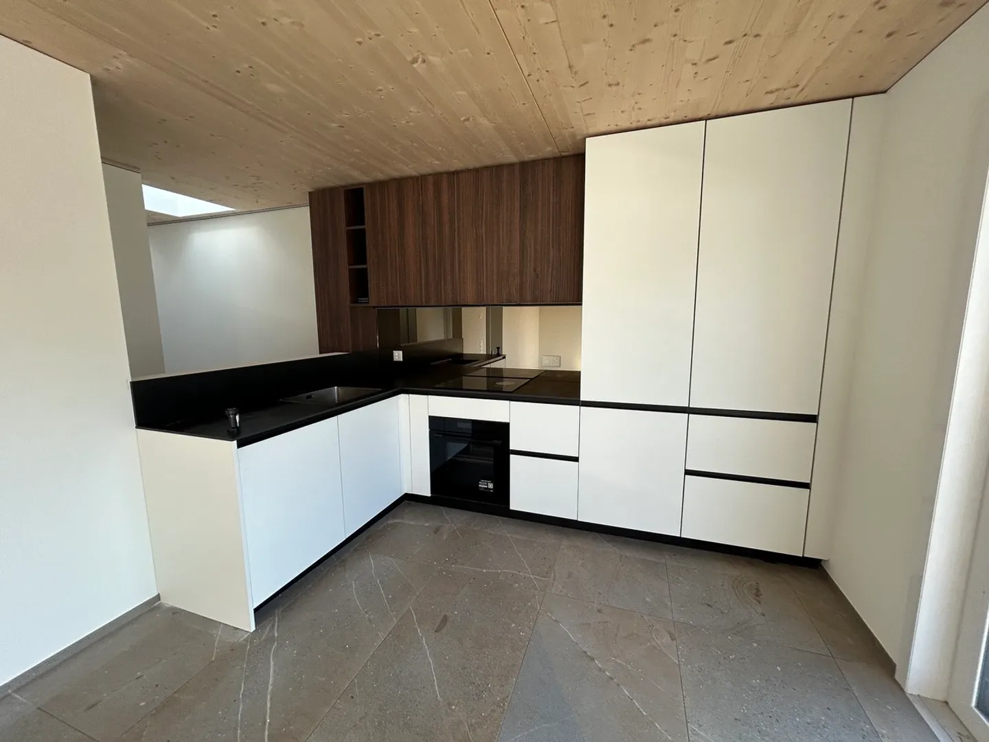 Stilvolles Apartment mit Seeblick - Foto 1 von 8