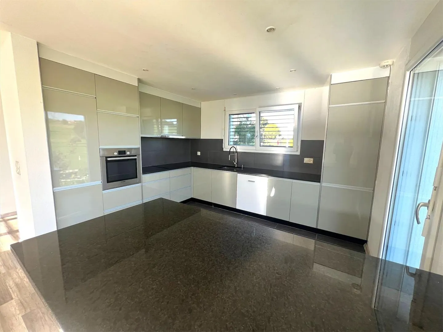 Maison contiguë 5 pièces - Photo 3 sur 8