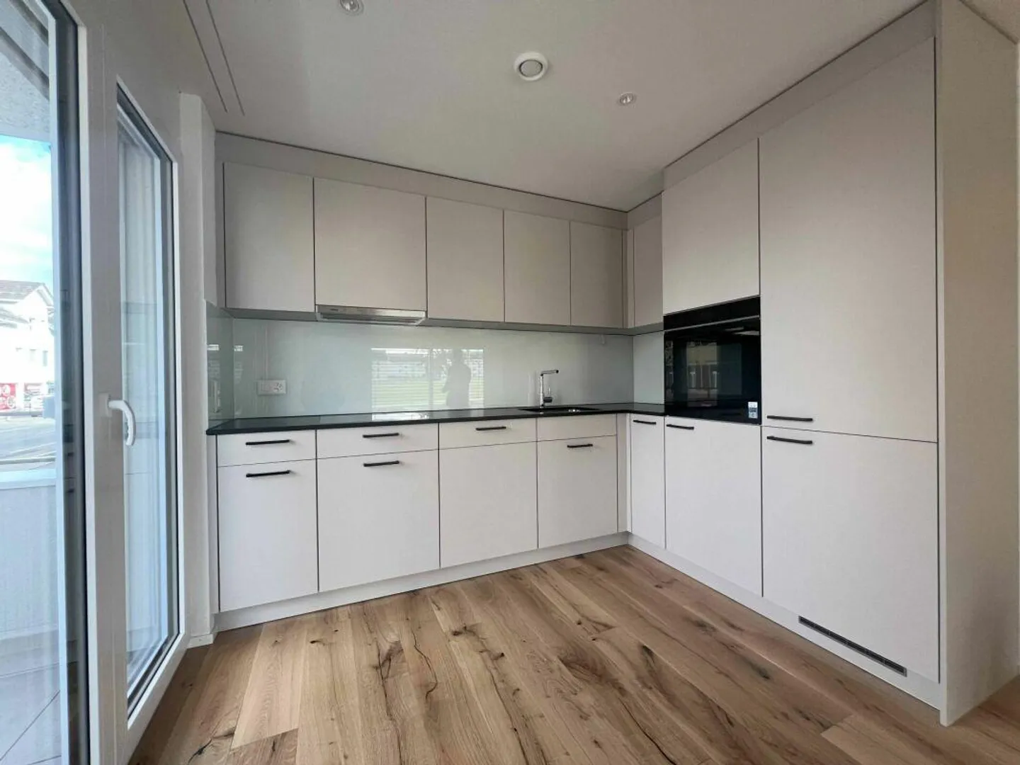 Bright 2.5 room apartment with patio - Photo 1 of 5