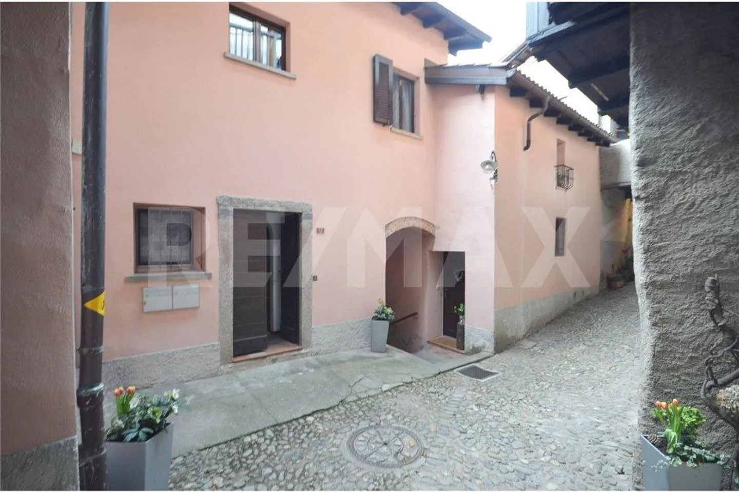 Spacious 4.5-room apartment with terrace in the village - Photo 4 of 13