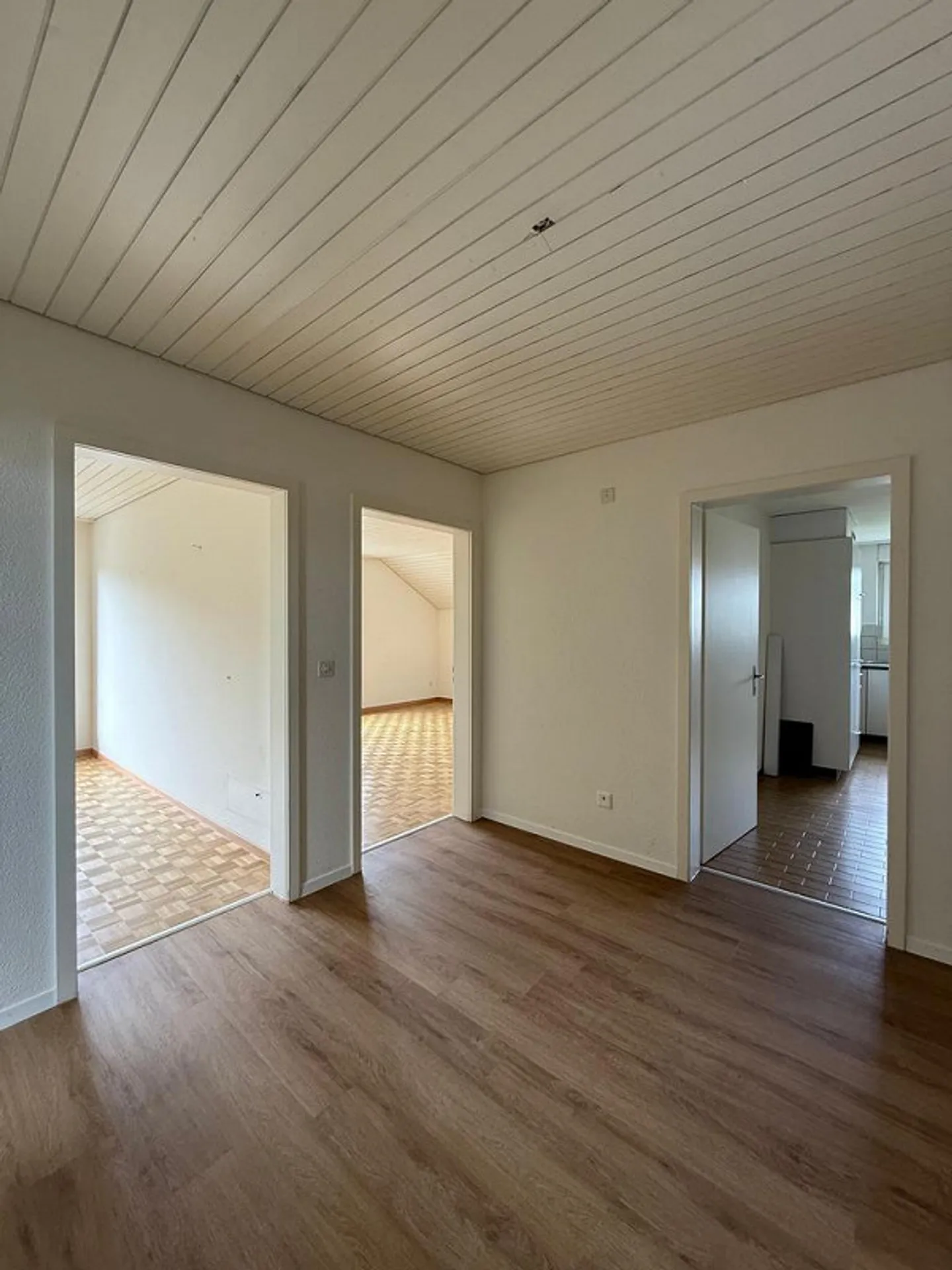 Ampio appartamento attico di 3,5 locali con balcone / Promozione affitto - Foto 4 di 12