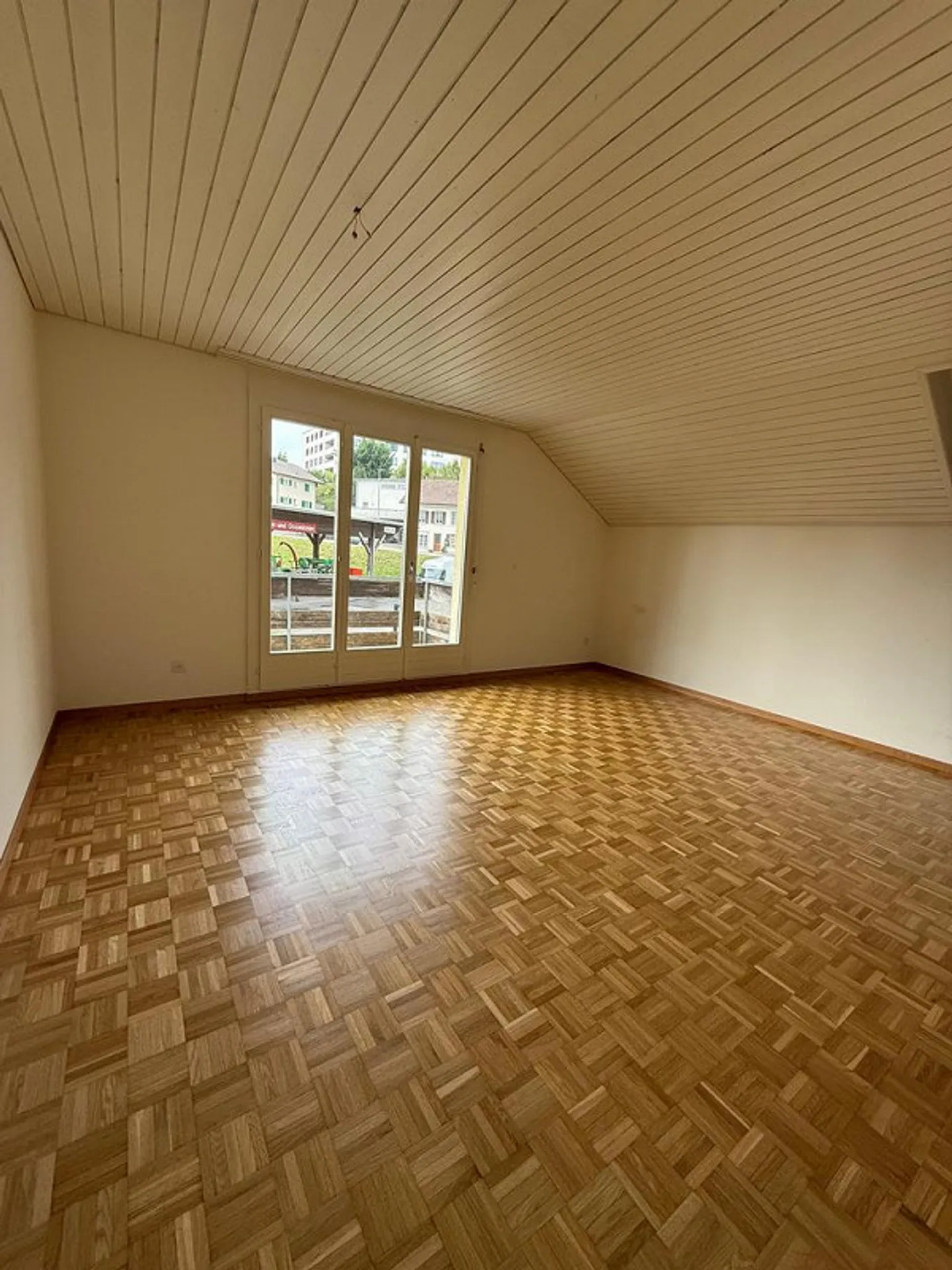 Ampio appartamento attico di 3,5 locali con balcone / Promozione affitto - Foto 5 di 12