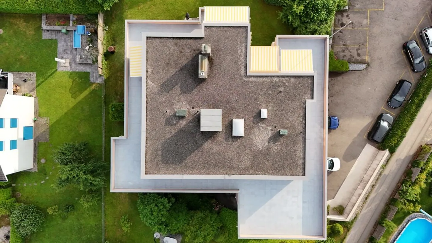 Dreamlike, completely renovated 5.5 room penthouse apartment with fireplace - Photo 14 of 17