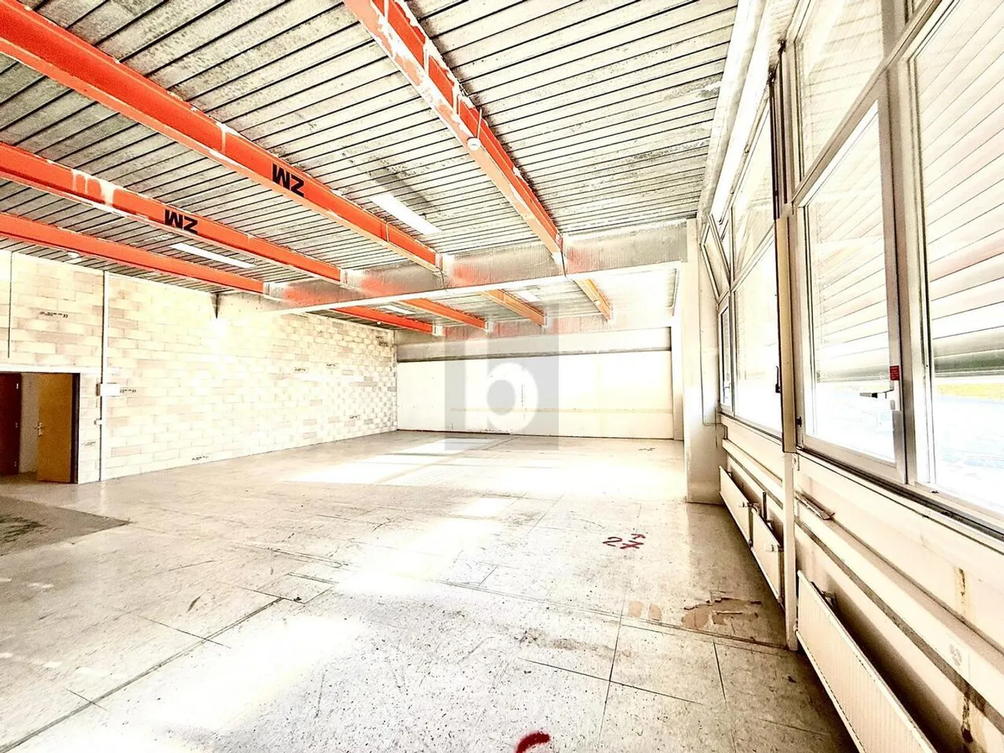 Entrepôt spacieux et central - Photo 4 sur 6