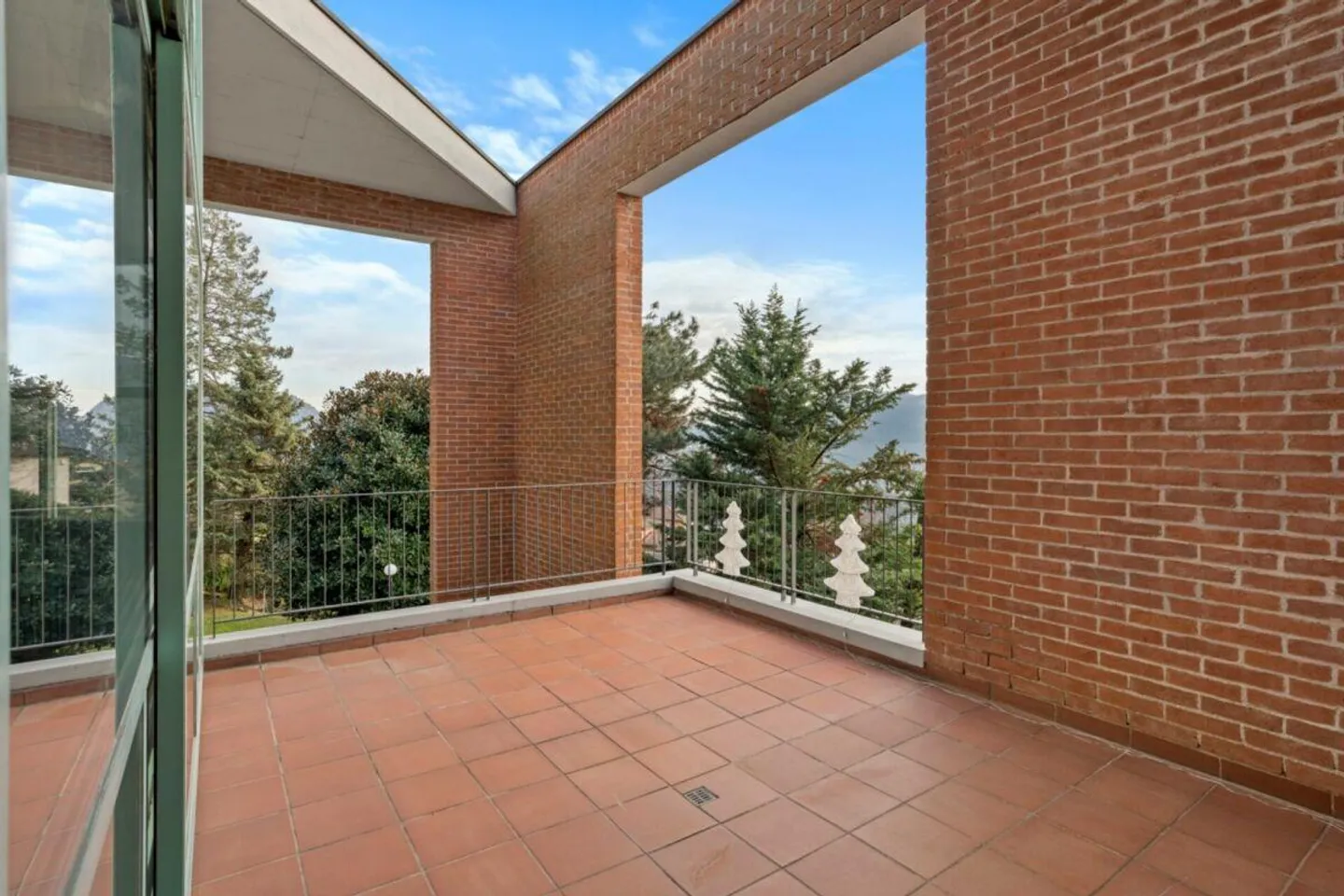 Villa moderna con vista - Foto 10 di 30