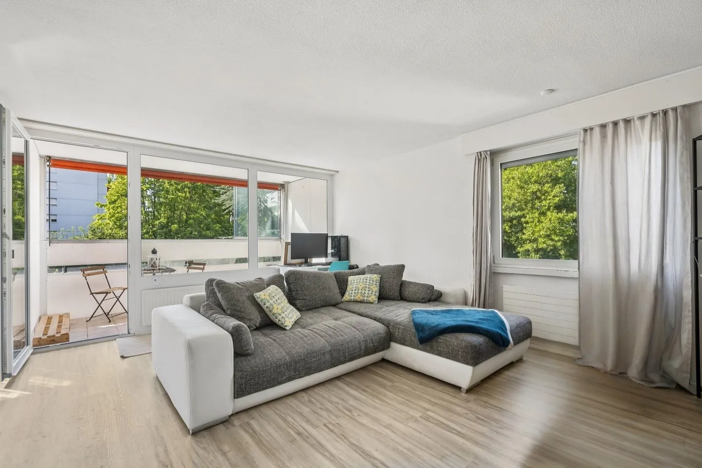 Modern Living in a Central Location in Spreitenbach - Photo 2 of 6