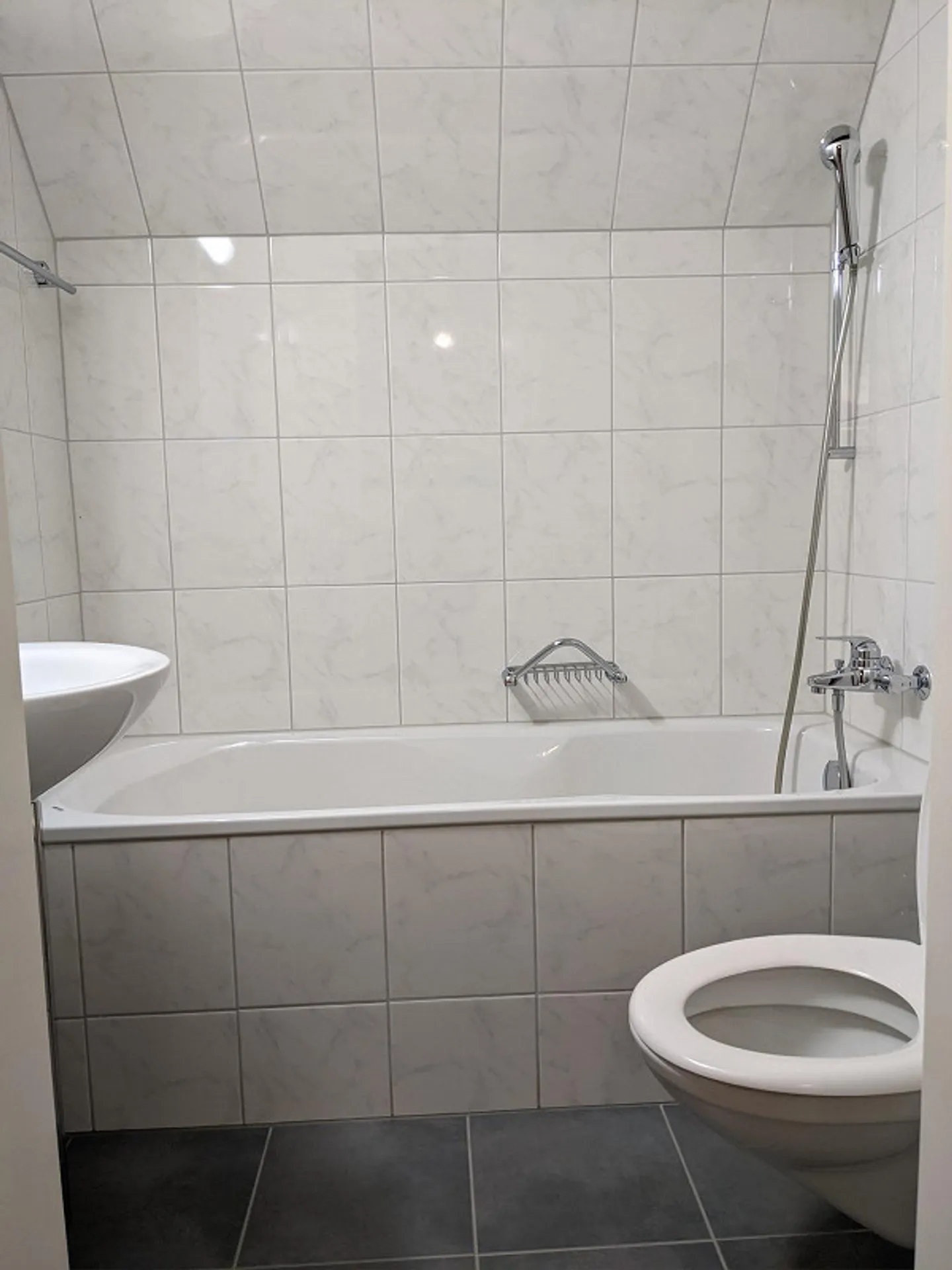 2-Room Attic Apartment Ulmenstrasse 8 - Photo 3 of 7