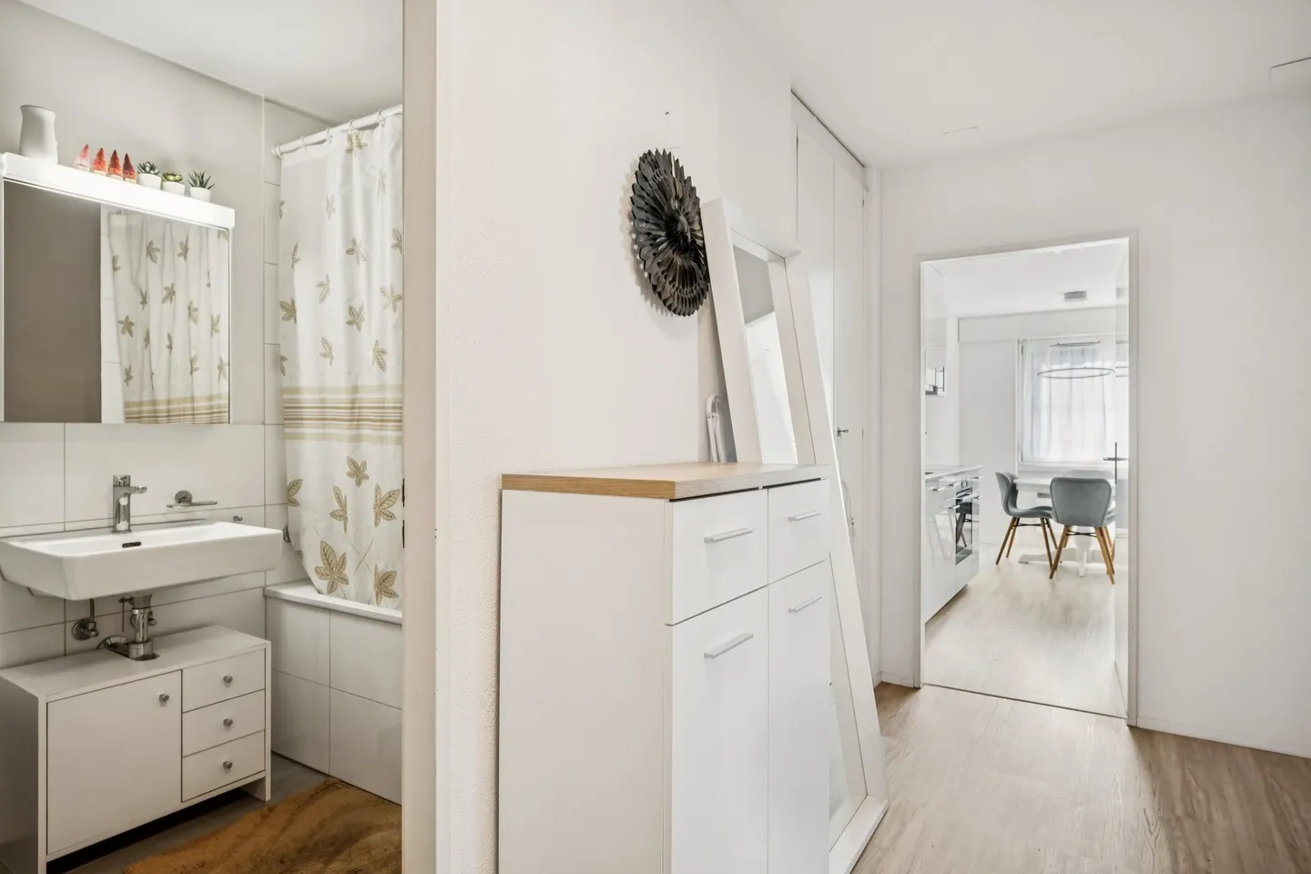 Modern Living in a Central Location in Spreitenbach - Photo 5 of 6