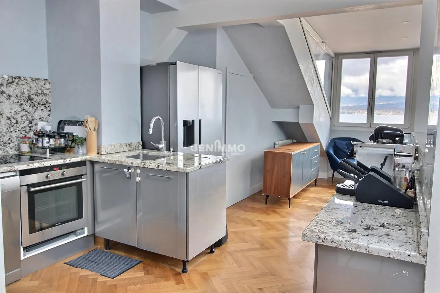 Appartement Charmant avec Vue sur le Lac - Photo 2 sur 4